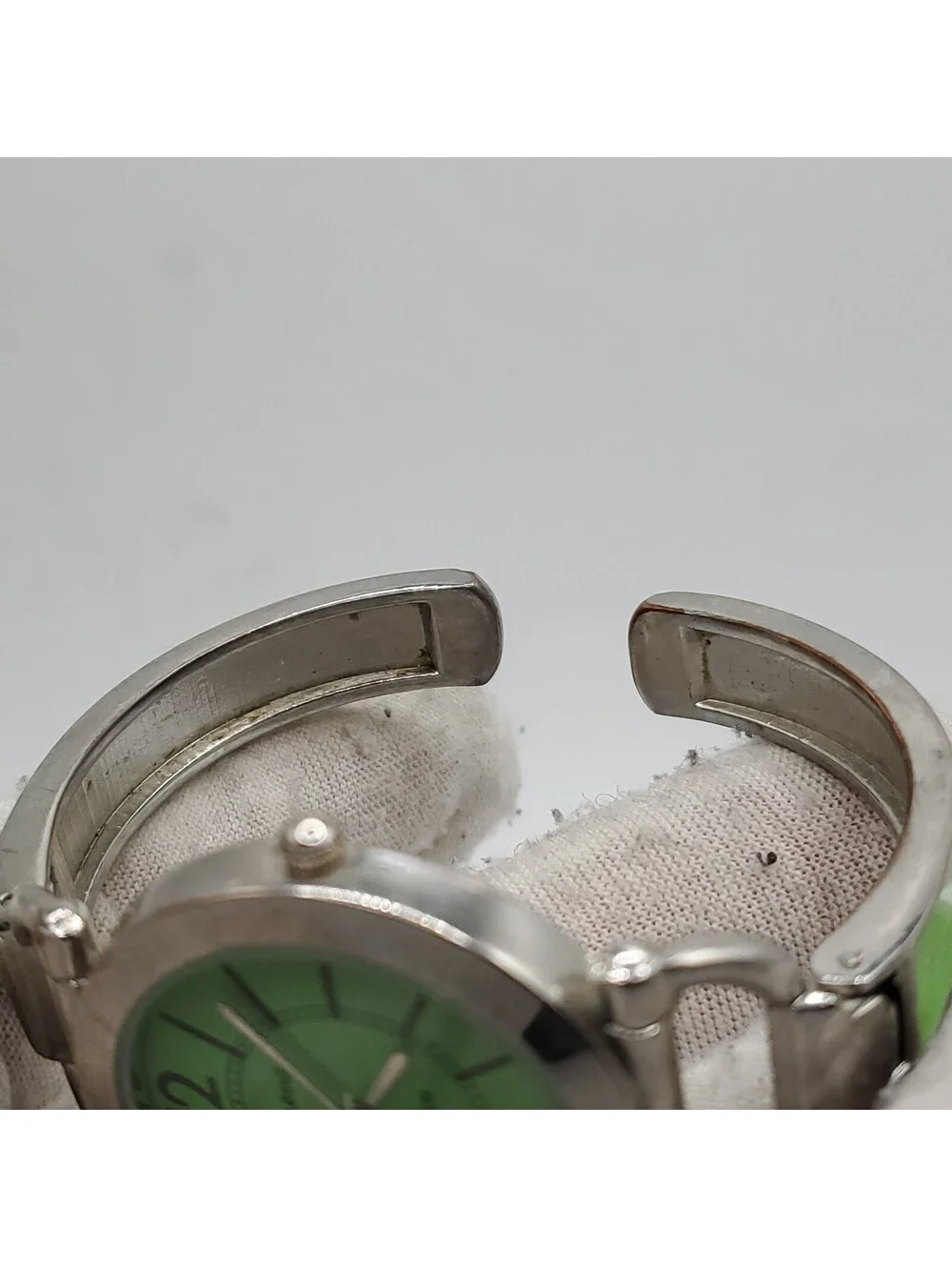 Geneva Platinum Womens Watch 34mm Green Silver Cuff Band New Battery